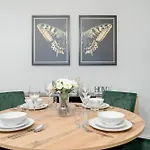 Beautiful With Balcony & Free Garage By Renters Apartamento *