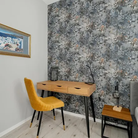 דירה Beautiful With Balcony & Free Garage By Renters *