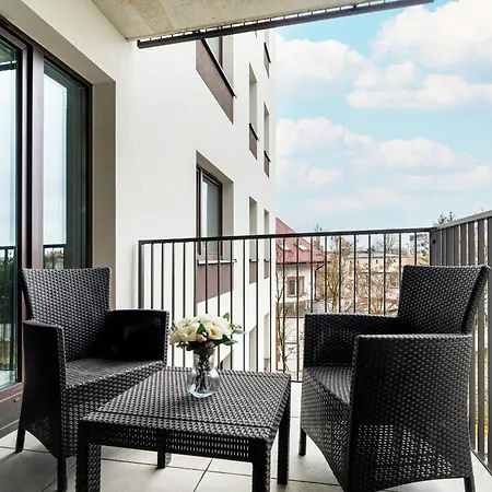 Beautiful With Balcony & Free Garage By Renters Apartamento