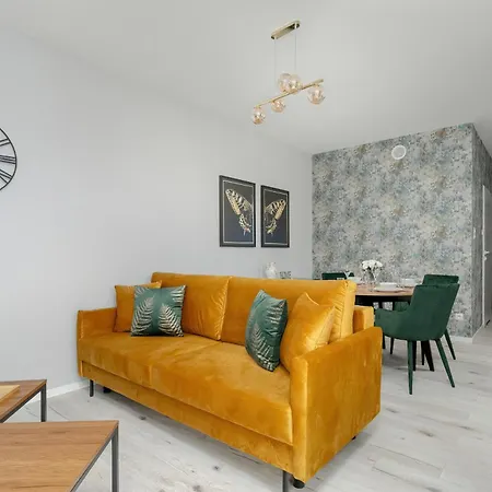 Beautiful With Balcony & Free Garage By Renters * Poznan