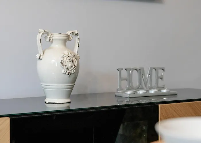 Beautiful With Balcony & Free Garage By Renters Apartment Poznan