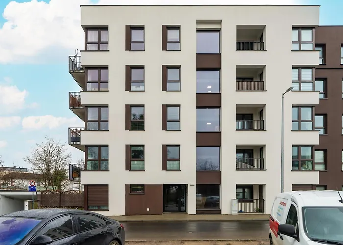 Apartment Beautiful With Balcony & Free Garage By Renters