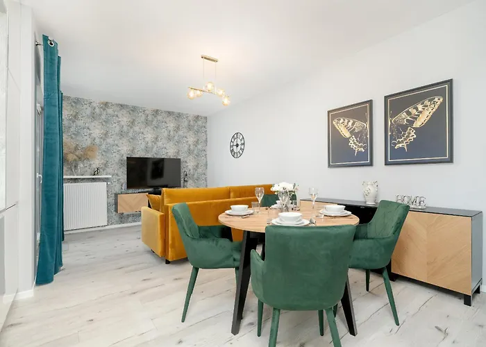 Apartment Beautiful With Balcony & Free Garage By Renters *