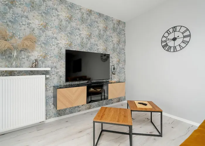 Beautiful With Balcony & Free Garage By Renters Apartment Poznan