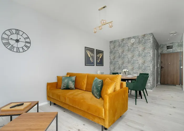 Beautiful With Balcony & Free Garage By Renters * Poznan