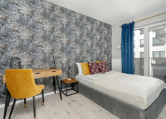 Apartment Beautiful With Balcony & Free Garage By Renters *